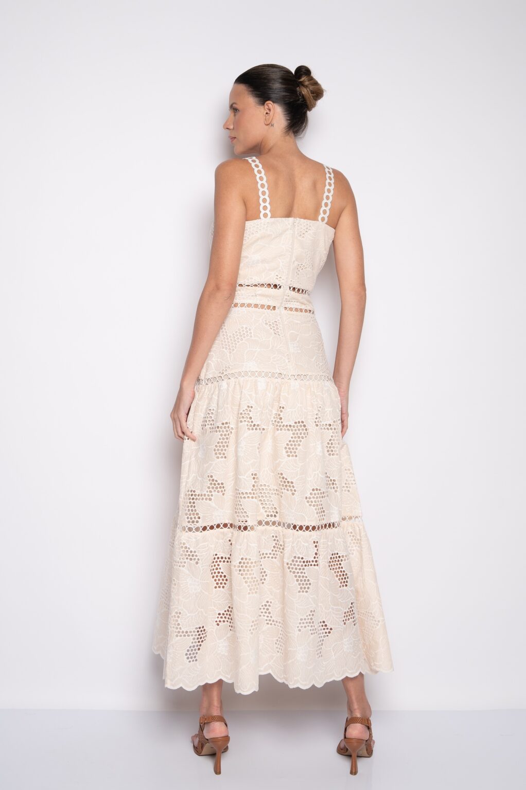 VESTIDO MIDI DE BORDADO INGLÉS VITORIA