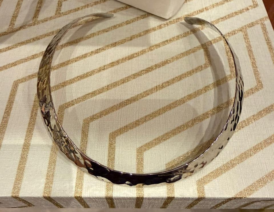 CHOKER PLACA MARTILLADA DIAMANTE