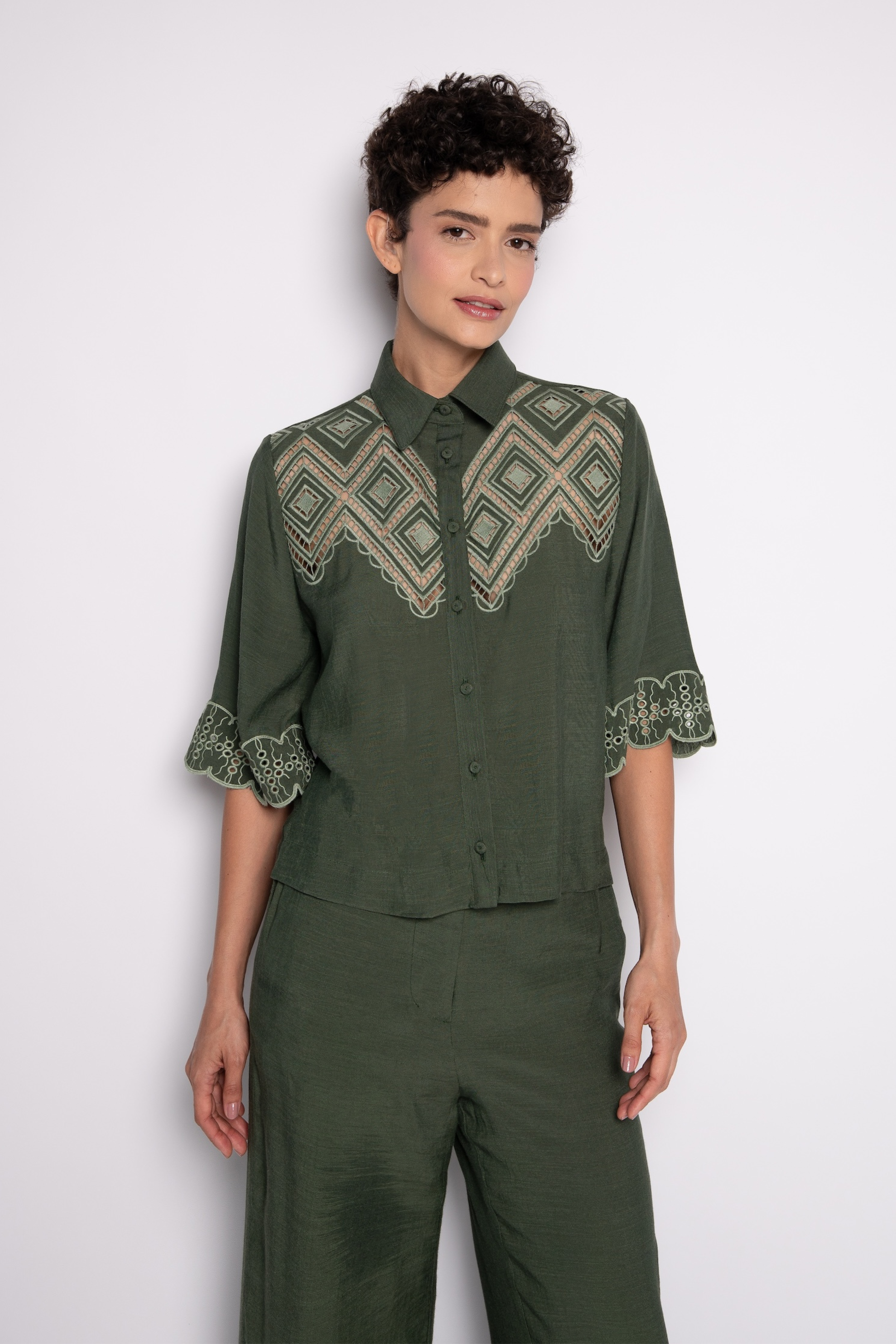CAMISA CROPPED RICHELIEU PRISCI