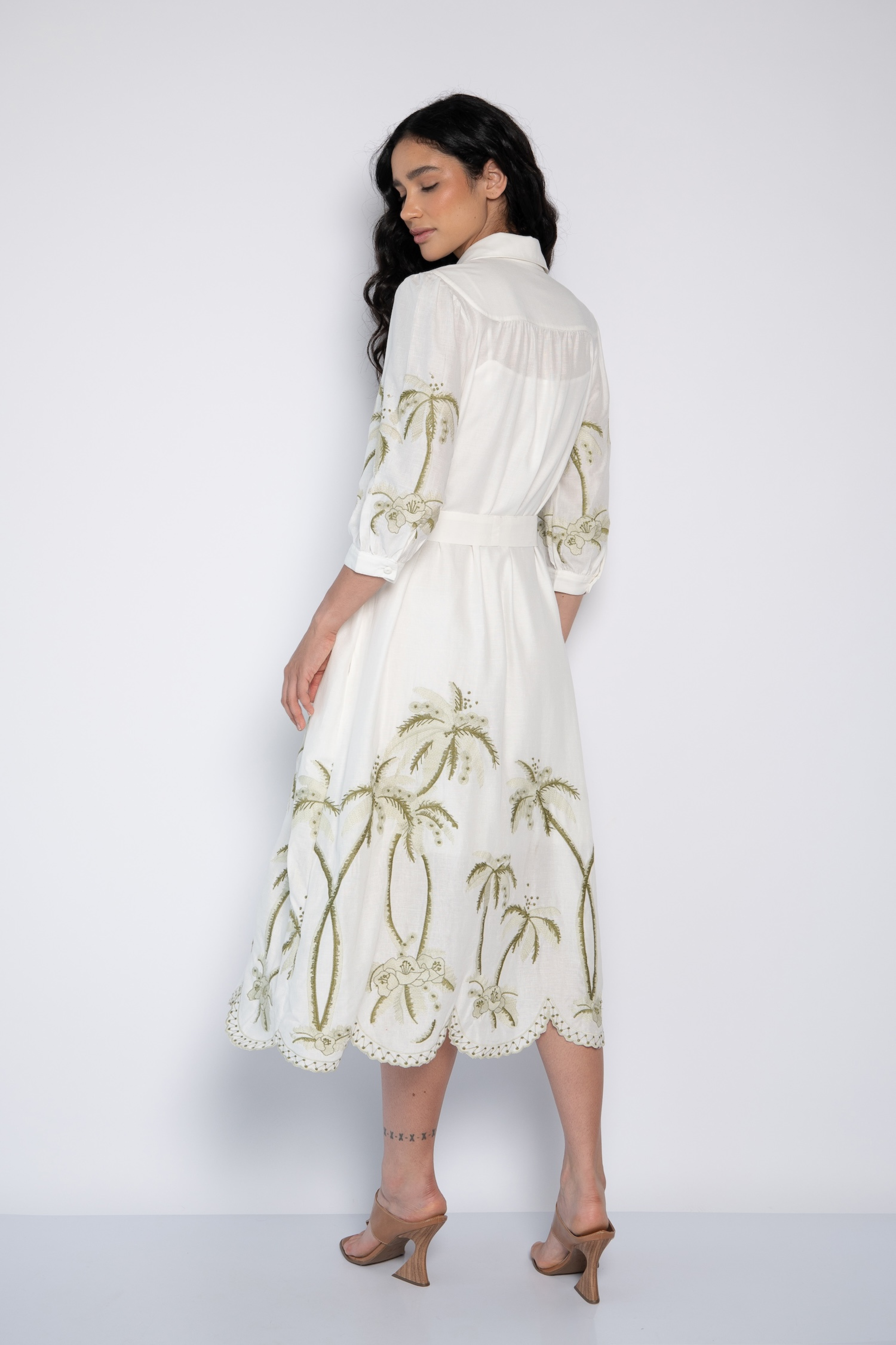 VESTIDO MIDI BORDADO VALENTINA
