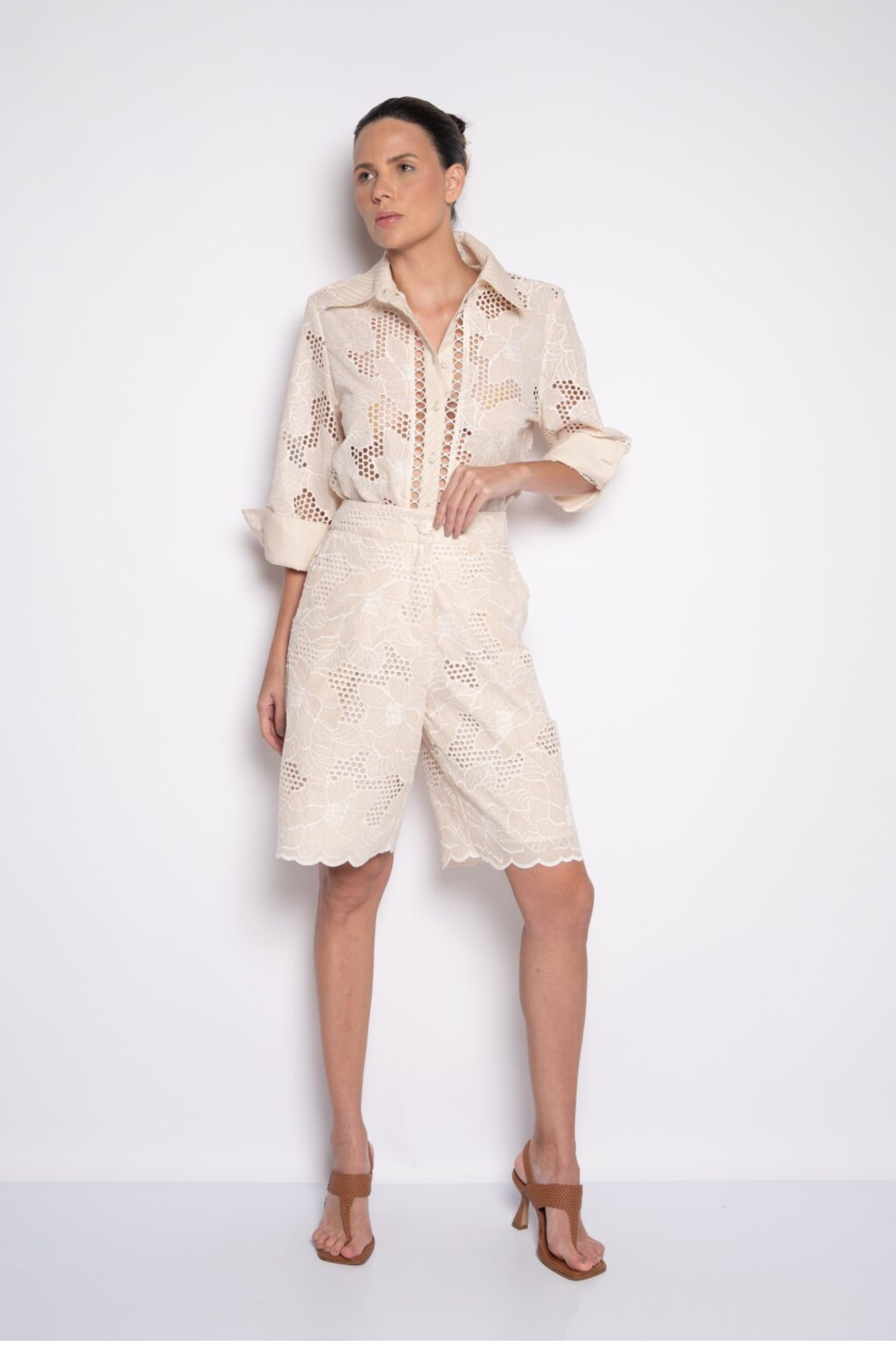 CAMISA DE BORDADO INGLÉS RAFAELLA BEIGE