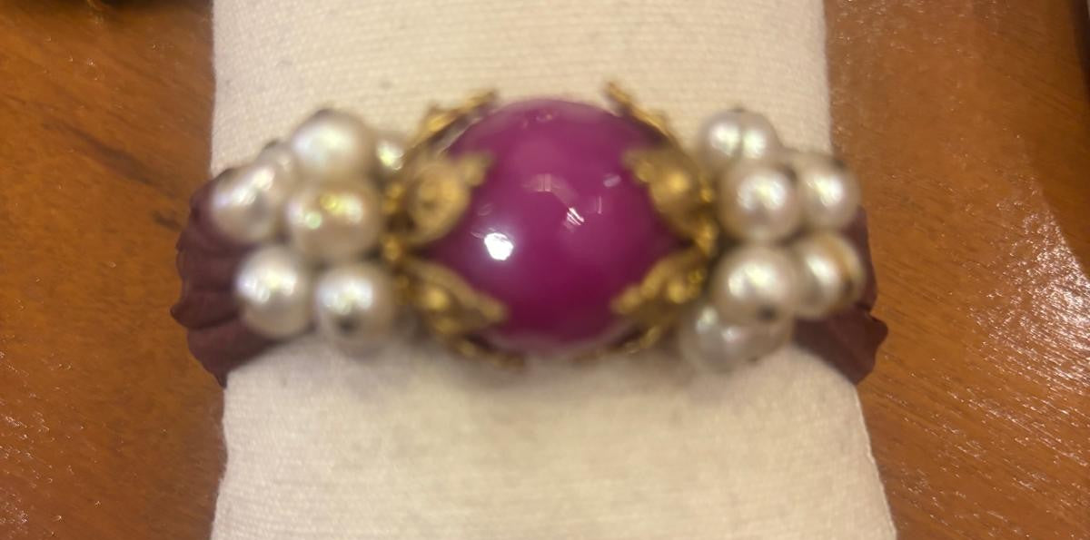 PULSERA PELOTA MORADA & PERLAS