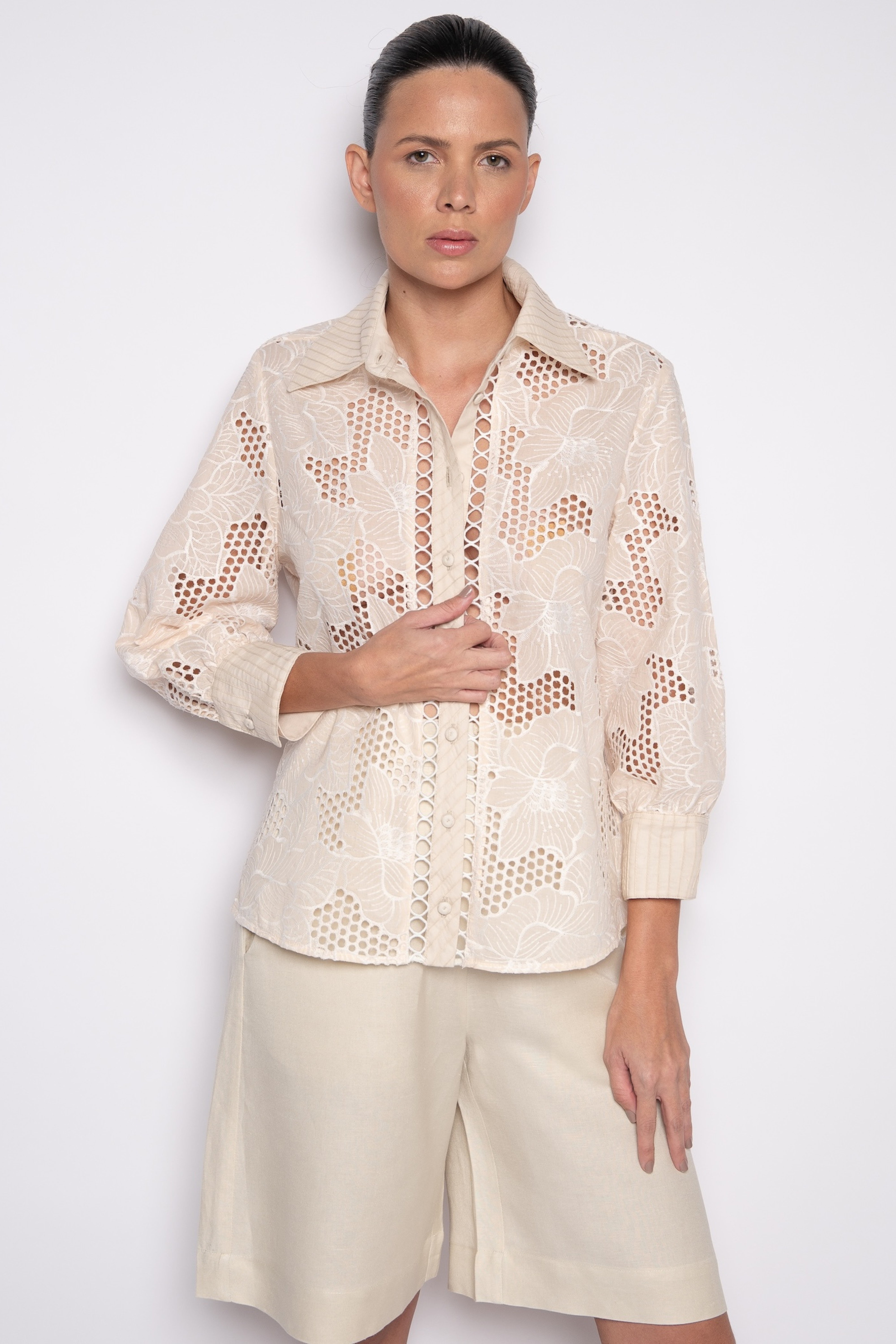 CAMISA DE BORDADO INGLÉS RAFAELLA BEIGE