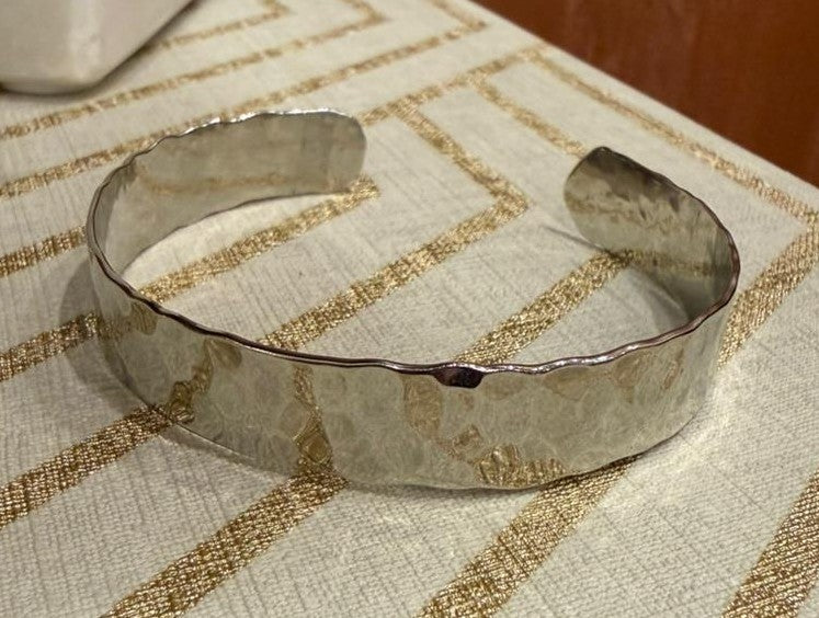 BRAZALETE CHAPA MARTILLADA DIAMANTE