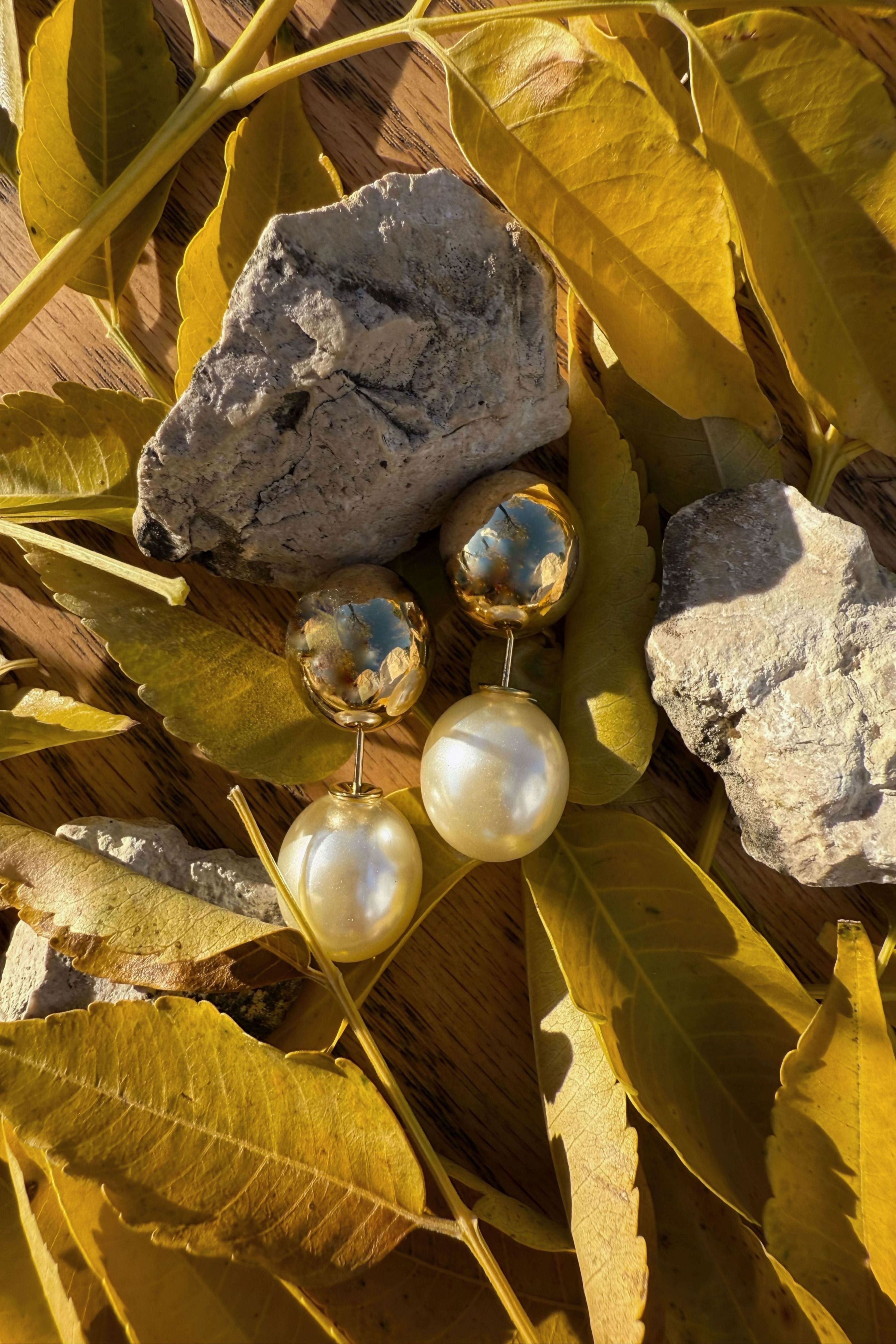 PENDIENTE DUO PERLA & BOLA DORADA