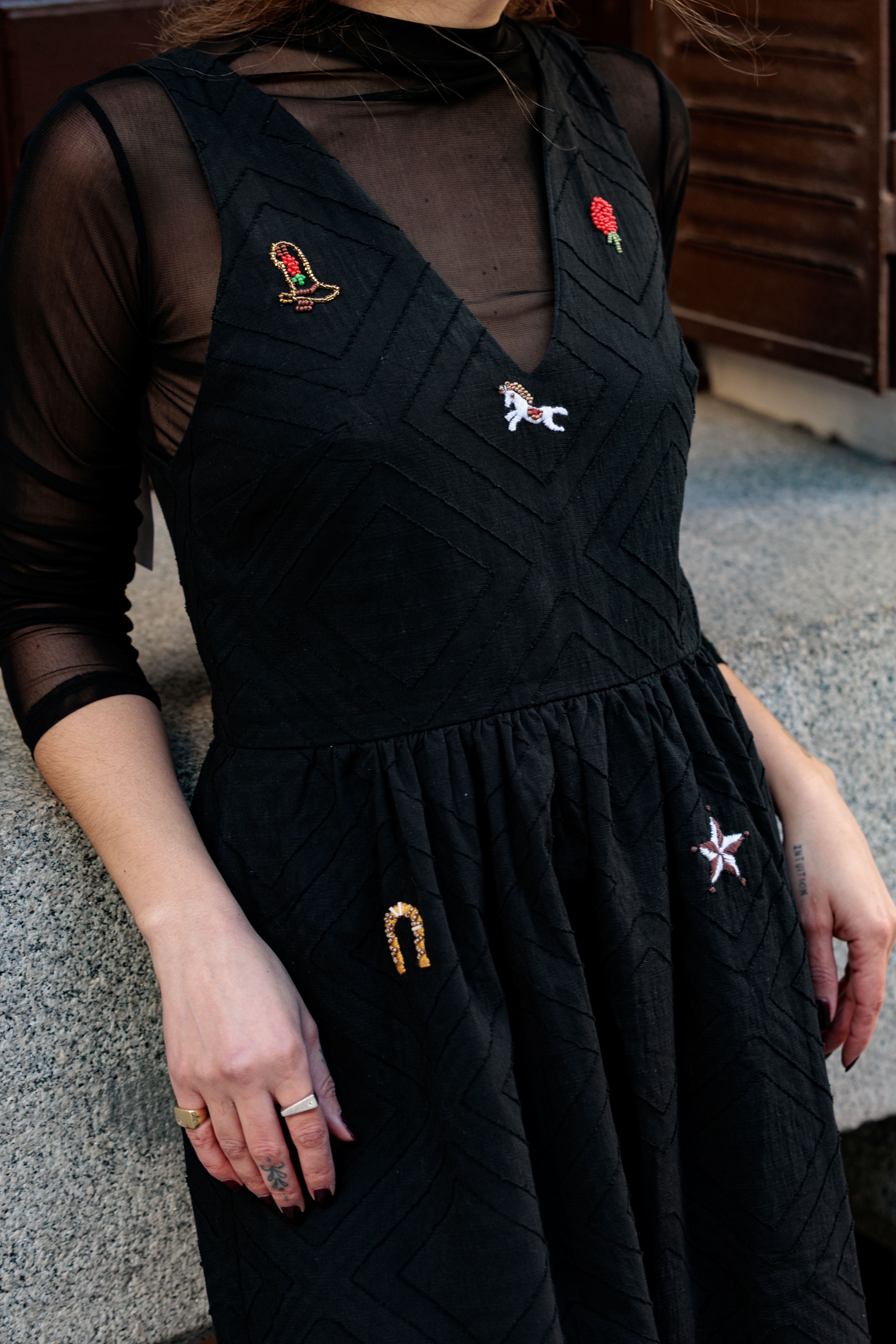 VESTIDO DETALLE BORDADO VINTAGE HORSE NEGRO